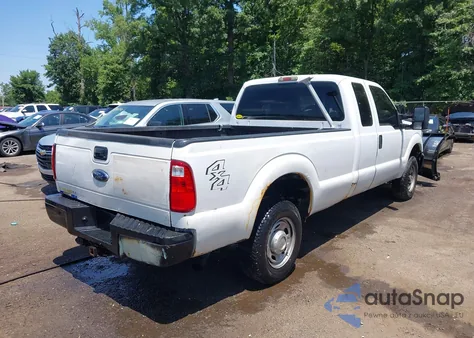 2011 Ford F-250 Xl z USA, uszkodzony, nr VIN 1FT7X2B61BEB17857